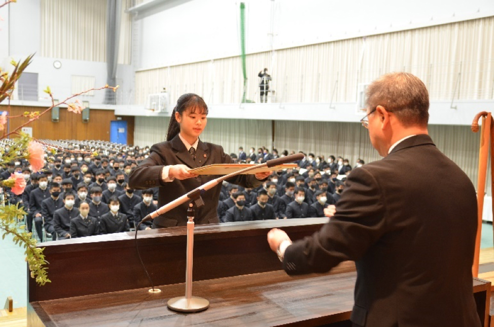 日本私立中学高等学校連合会会長賞　岩元姿月さん（文理科・谷山中出身）