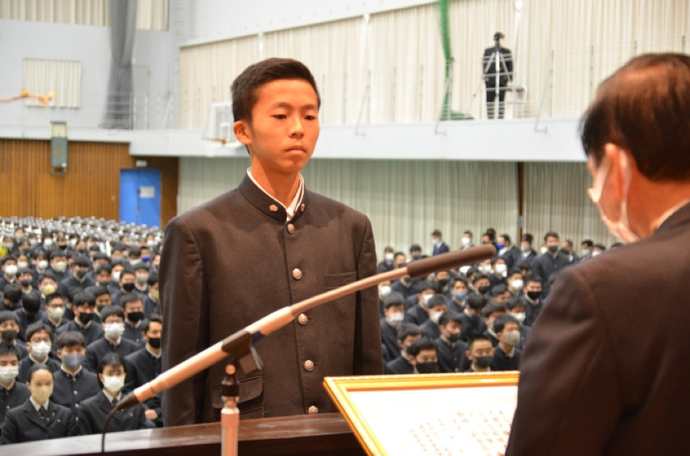 同窓会会長賞　代表　徳丸寛太君（総合学科・朝日中出身）